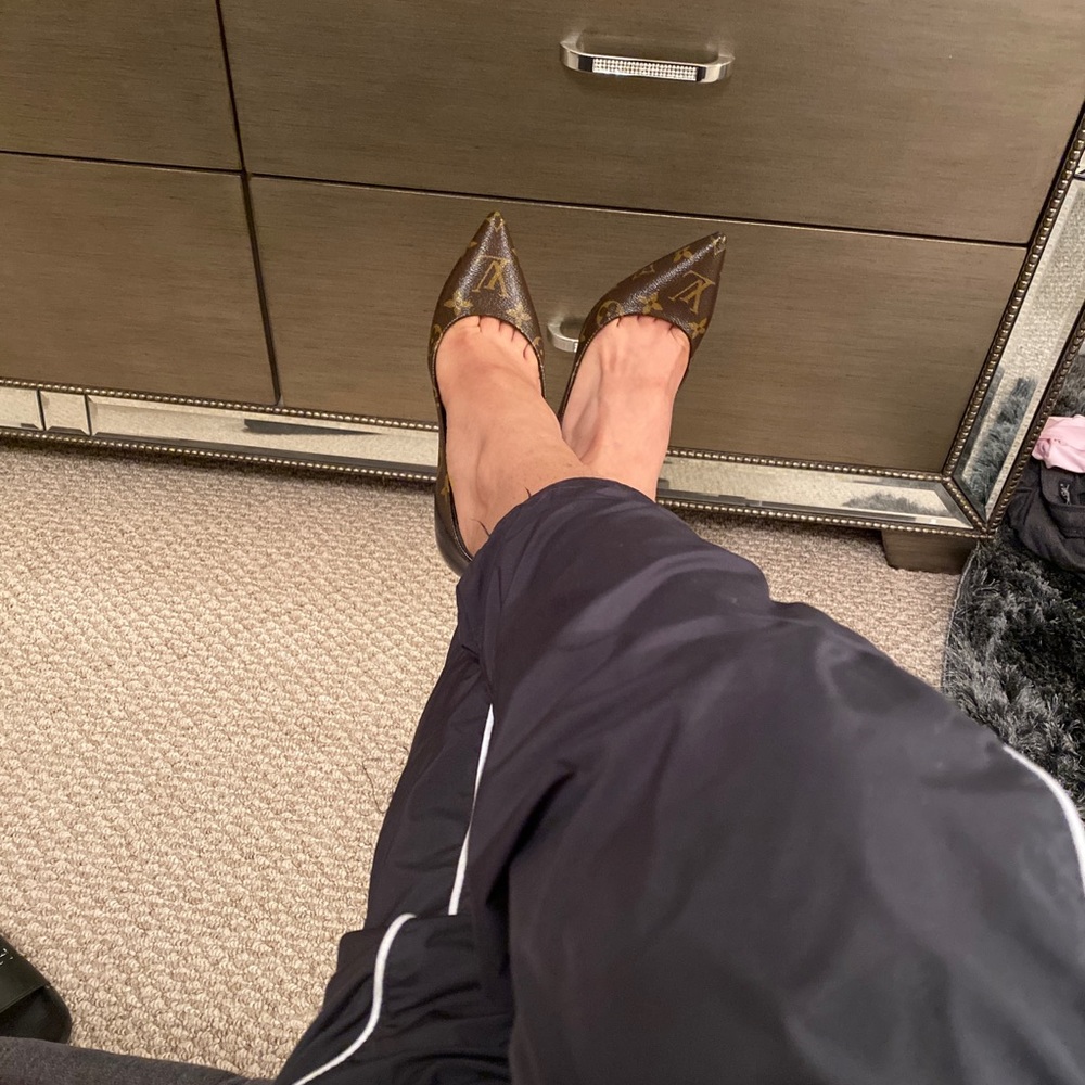 Beautiful LV shoes ,comfortable,and very classic